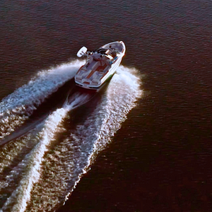 Best Features to Have in a Wake Boat for Wakesurfing