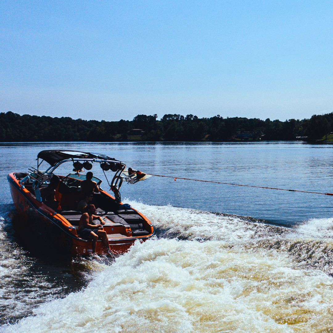 How Different Boat Hulls Affect Your Wakesurf Wave